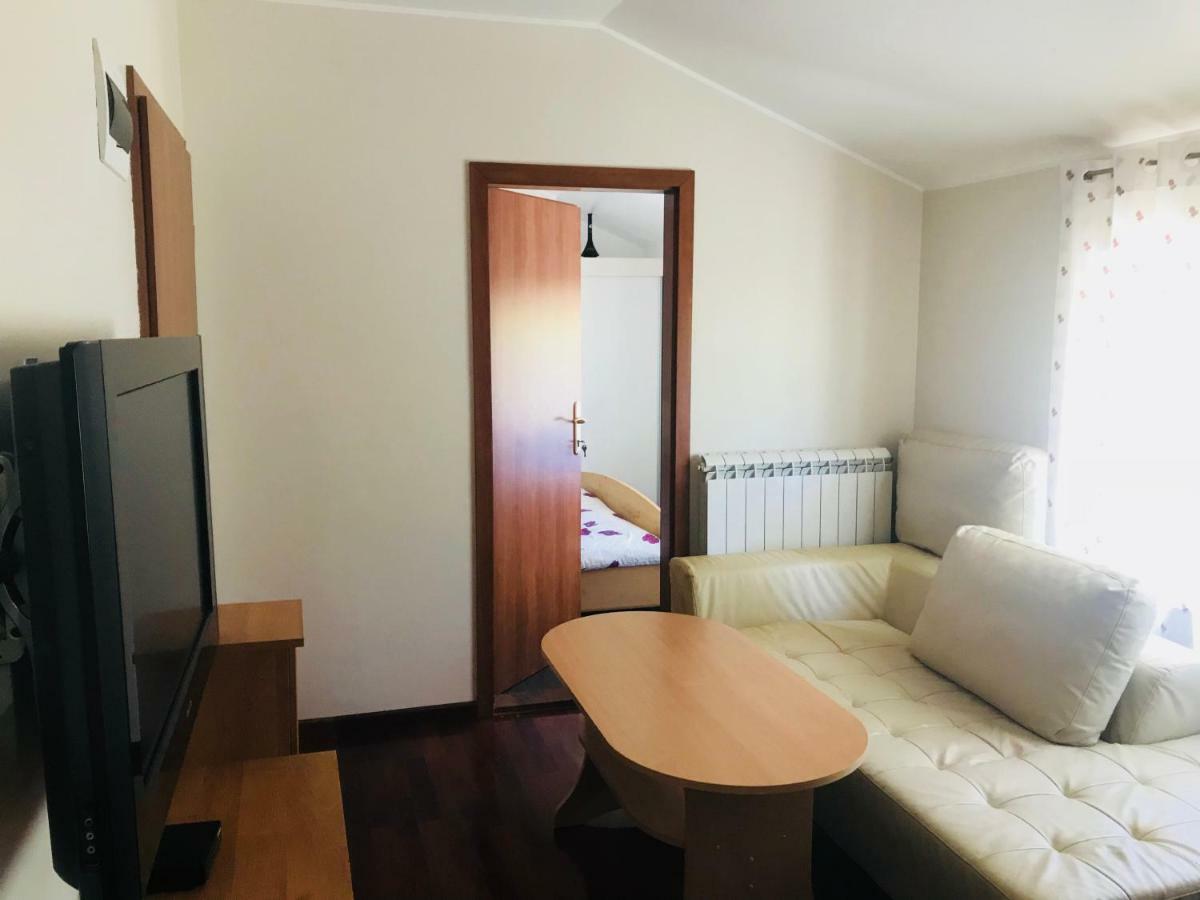 Apartments Vidovic Cezarji Buitenkant foto