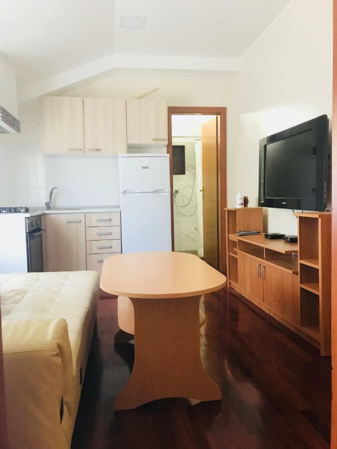 Apartments Vidovic Cezarji Buitenkant foto